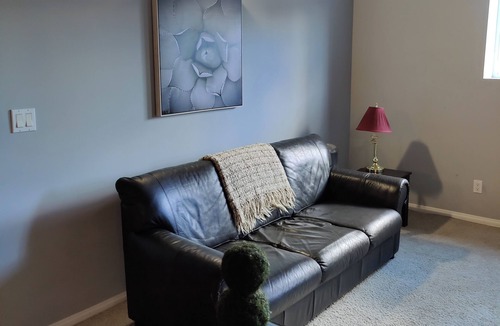 Fort Saskatchewan Apartment | Fort Saskatchewan fully furnished 3 bedroom suite.