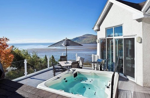 Baie-St-Paul Ski Chalet | Four terraces for four beautiful panoramas