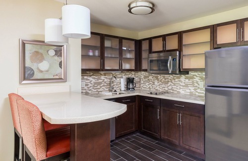 Canton Condo | Free Daily Breakfast, Shared Hot Tub + Pool | King Suite
