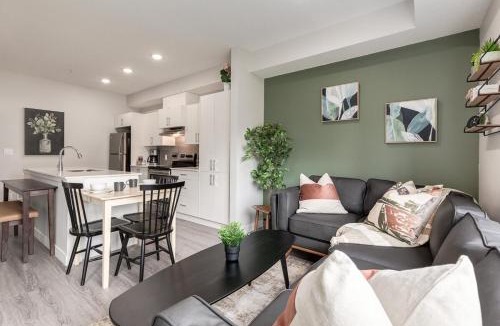 Shaganappi Apartment | Free Heated Parking, Quick DT Access