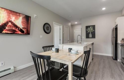 Shaganappi Apartment | Free Heated Parking, Quick DT Access