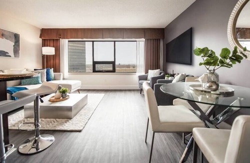 Downtown Winnipeg Apartment | Free Parking and Wi-Fi! Luxury 1-bedroom Suite