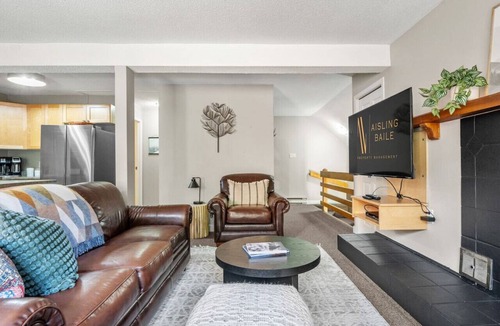 Panorama Apartment | Free Spirit | Ski-In/Out | Hot Pools | Toby Chair