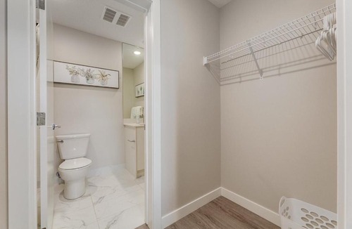 Shaganappi Apartment | Free Underground Parking, Pet Friendly Apartment