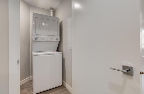 Shaganappi Apartment | Free Underground Parking, Pet Friendly Apartment