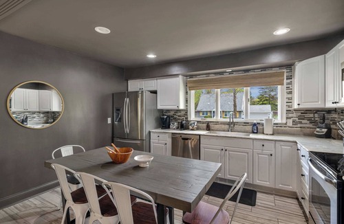 Grand Blanc House | Freshly-Updated Cozy 5BR/2BA Serene Retreat!