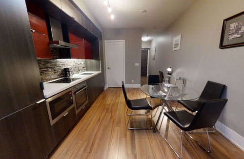 Toronto Entertainment District Apartment | Fully Equipped 2-BR Condo in DT Toronto