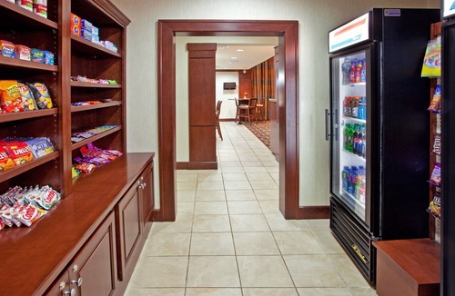 Simonton Lake Condo | Fully-Equipped Suite |Pool + Wi-Fi