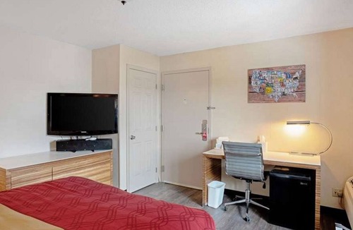 Clinton Apartment | Fully Furnished Studio Available in Clinton, IA