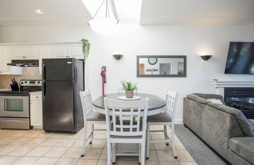 Surrey House | Fully Private 2BR Suite- OwnEntrance &Ground Level!