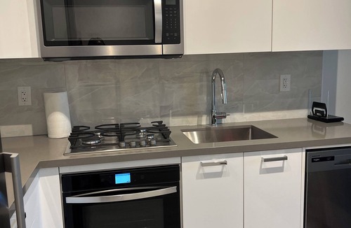 Grange Park Condo | Furnished Downtown Toronto Condo next to Mt Sinai, Ocadu and U of T.
