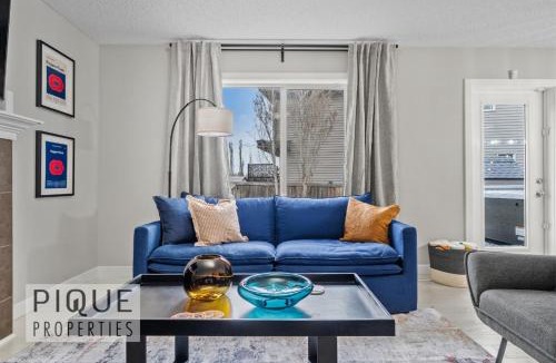 Northwest Edmonton Apartment | Game Night Getaway - HotTub - AC - BBQ - Firetable - KingBed