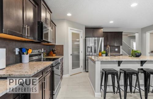 Northwest Edmonton Apartment | Game Night Retreat - HotTub - AC - FireTable - BBQ - Kingbed