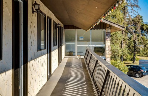Harvie Heights Condo | Gateway Suites: Charming Stay Perfect for 4 Guests!