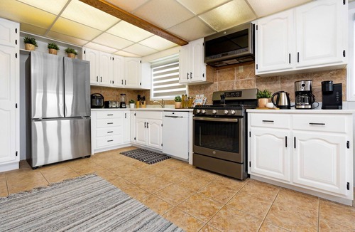 Wasaga Beach Cottage | Gem on the river, walk to the beach