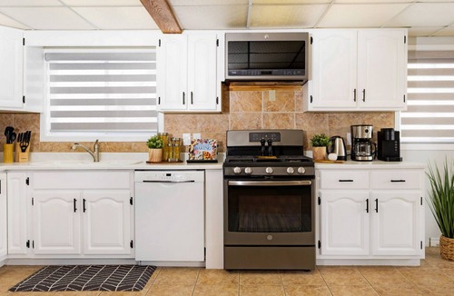 Wasaga Beach Cottage | Gem on the river, walk to the beach
