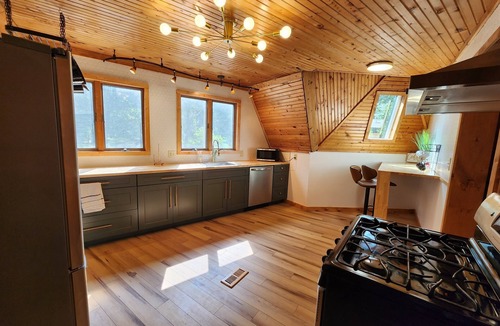 Smyrna Cottage | Geodome Getaway | Hot Tub + Pet Friendly
