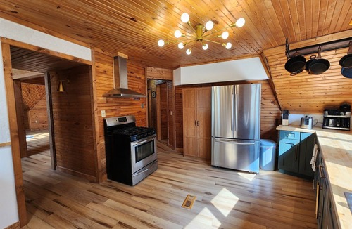 Smyrna Cottage | Geodome Getaway | Hot Tub + Pet Friendly