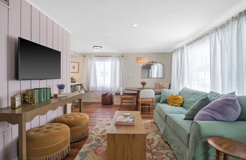 Sennett House | Girls Getaway, Hot Tub, Barrel Sauna, Sleeps 8
