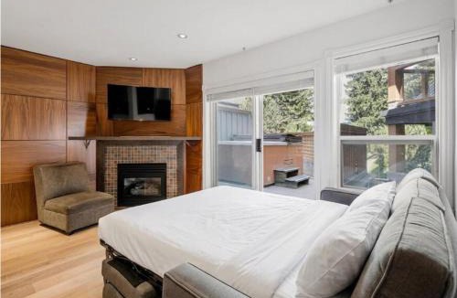 Village North House | Glacier's Reach 98 by Outpost Whistler
