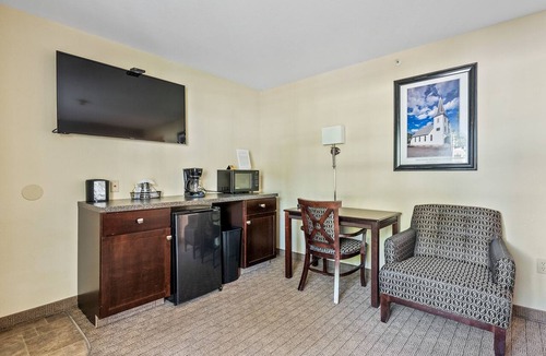 Kelleys Island Hotel | Glacier Suite at Kelley's Island Venture Resort