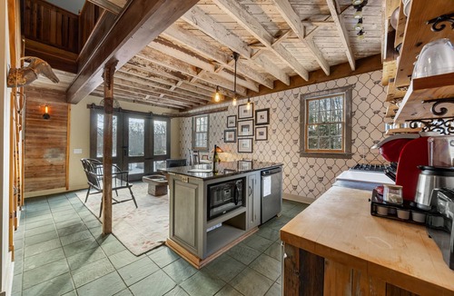 Canandaigua House | Glen Hollow Guest House: Hot Tub/Sauna+Waterfall!