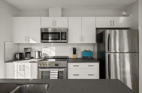 Cranston Apartment | GLOBALSTAY. 3 BR TH View of the Hills