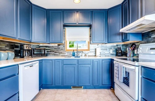 Leamington Cottage | Glorious Cottage with Amazing Sights in Leamington, Ontario