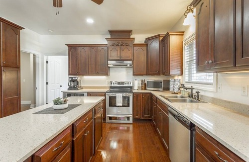 Chattanooga House | Gorgeous Large Main Home ON the TN River!
