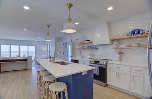 Huron House | Gorgeous Waterfront Retreat - 4bdrms/3.5bths
