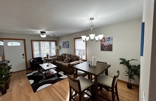 Racine House | Graceland! Pro Cleaned, Self Check In, Sleeps 8