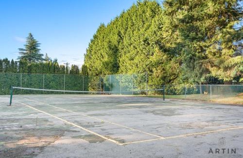 West Point Grey House | Grand 4BR Point Grey Manor - Walk to Beaches