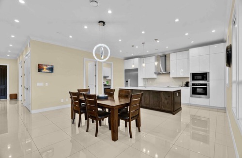 Maple Ridge House | Grand Maple Ridge Retreat: 4BR & 4.5BA