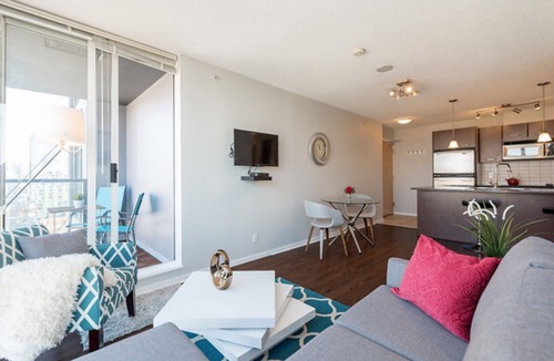 Downtown Vancouver Apartment | Granville Street Gem - 1 Bedroom & Den (B2)