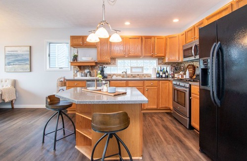 Geneseo House | Grayshores Getaway: Spectacular Sunrise Views on Conesus Lake!