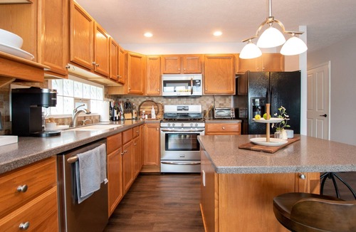 Geneseo House | Grayshores Getaway: Spectacular Sunrise Views on Conesus Lake!