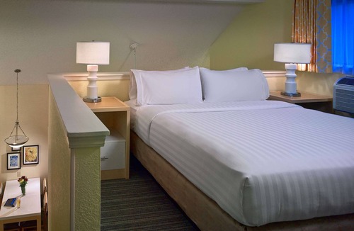 Westlake Hotel | Great Find! 2 Comfortable Units, Kitchen, Free Parking