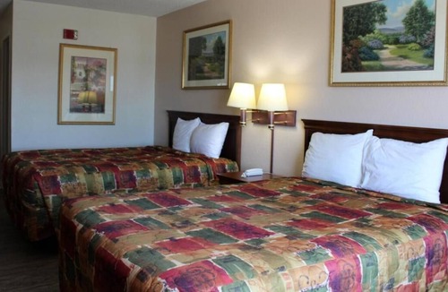 Mount Vernon House | Great Location! Minutes Away from Downtown, Free Breakfast & Parking