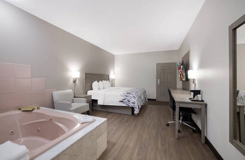 Weedsport House | Great Rates, Great Stays! Minutes to Syracuse Hancock International Airport!