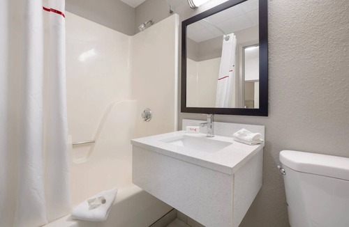 Weedsport House | Great Rates, Great Stays! Minutes to Syracuse Hancock International Airport!