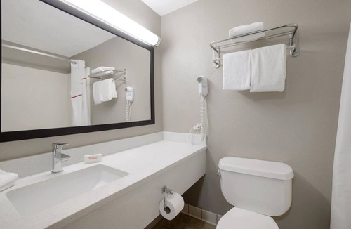 Weedsport House | Great Rates, Great Stays! Minutes to Syracuse Hancock International Airport!