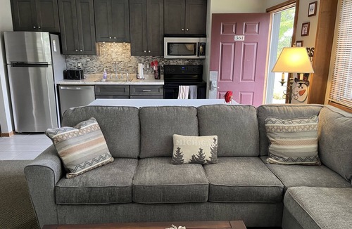 Boyne Falls Condo | Great Value- 3 day min -BOYNE MOUNTAIN - MOUNTAIN VILLA - 3bedrm 2 bath