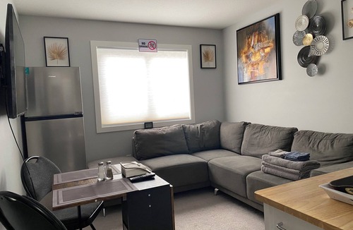 Regina House | Greensville 4Bedroom 3 Bathroom Suite in the Greens East Regina - Just like home
