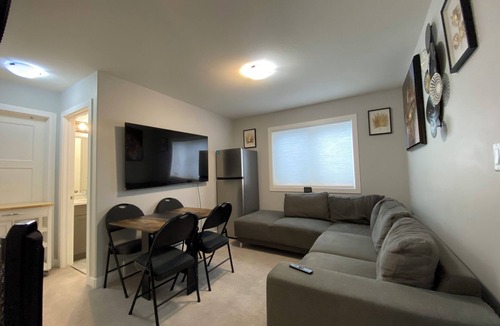 Regina House | Greensville 4Bedroom 3 Bathroom Suite in the Greens East Regina - Just like home