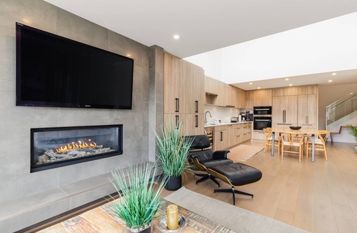 Blueberry Hill Condo | Greyhawk 406 two level corner unit condo with stunning views