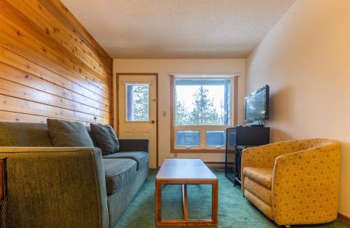 Fernie Apartment | Griz Inn by Fernie Central Reservations - Right on The Slopes