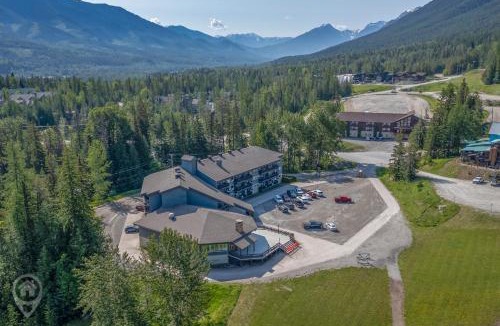 Fernie Apartment | Griz Inn by StayIn