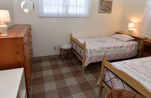 Vermilion Cottage | Grossman Cottage in Idyllic Linwood Park