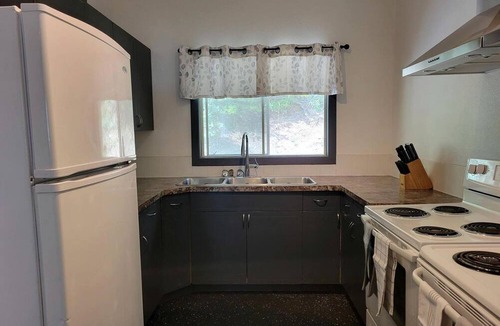 Division No. 3 Cabin | Group Cabin Lodge Surrounded by Nature with Beautiful Hiking Trails and Views in Alberta