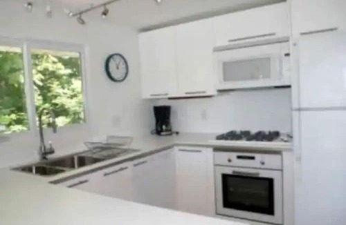 Frontenac Cottage | Group of Cottages Great for Family or Group Reunions in Ontario